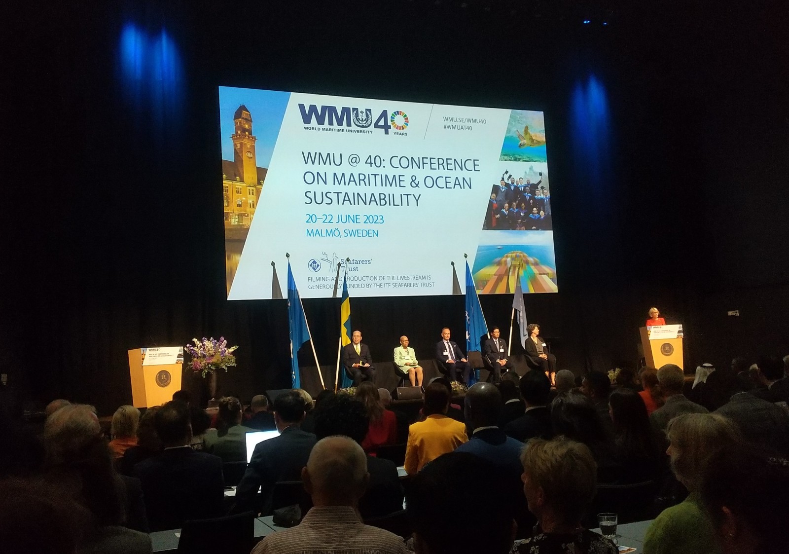 Scene of the celebration<br />
From left: IMO-SG Mr. Lim, WMU President Dr. Henry, Swedish Minister Mr. Davidson , the Nippon Foundation Mr. Unno, Deputy Mayor of Malmo Ms. Heden